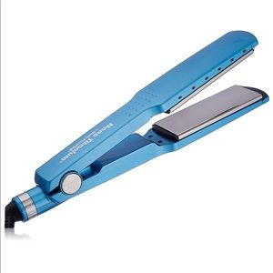 BaBylissPRO Nano Titanium-Plated Ionic Flat Iron